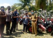 HM Nurnas Serahkan Hand Traktor, Aspirasi Kelompok Tani
