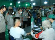 Ratusan Warga Antusias Mengikuti Vaksinasi Polda Sumbar