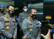 Lepas Paket Bansos, Kapolda Ajak Warga untuk Ikuti Vaksinasi