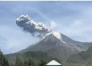 Abu Vulkanik Gunung Merapi Landa 19 Desa di Magelang