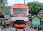 Mobil Kijang Krista dan Kereta Api Tabrakan di Pariaman