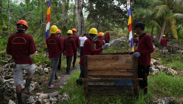BUKA AKSES JALAN MENUJU MENARA SUAR TANJUNG PEMALI