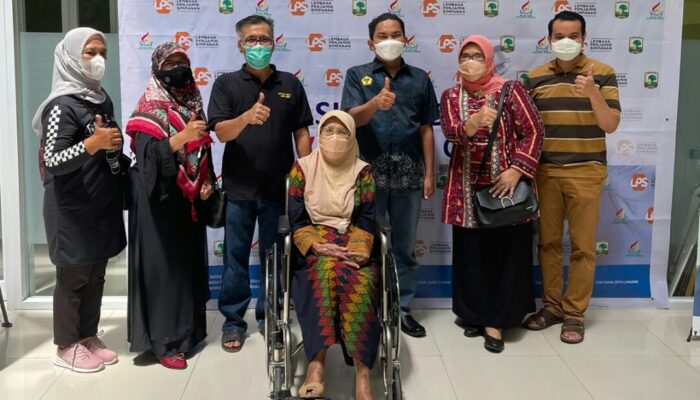 Direktur RS Unand Apresiasi Semangat Lansia Ingin Di Vaksin