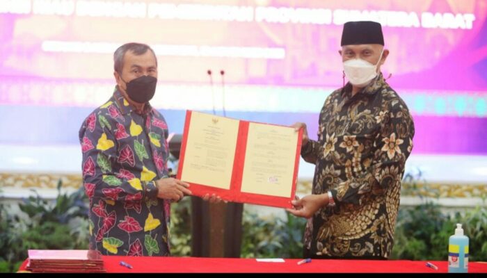 Sumbar dan Pemprov Riau Tandatangani 3 Perjanjian Kerjasama