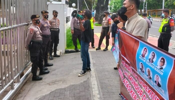 LAKSI Demo Menuntut Direksi Pertamina Bertanggung Jawab