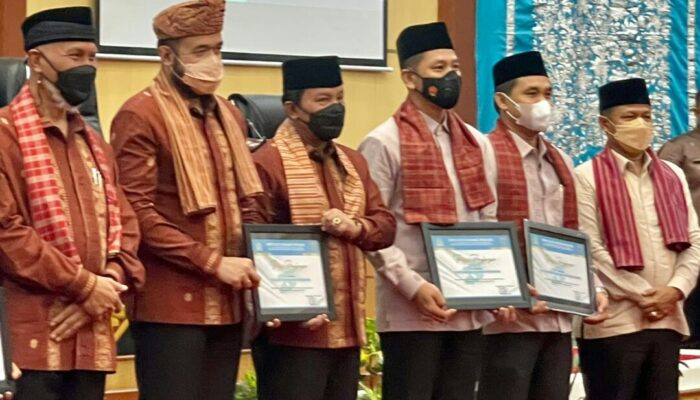 Gubernur Beri Penghargaan Pemkot dan Kapolres Padang Panjang