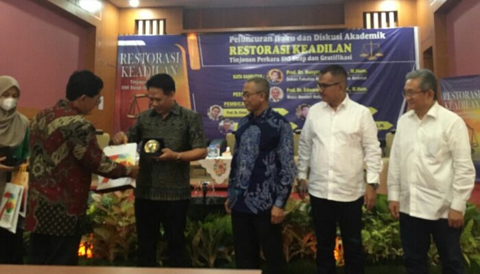 Para Pakar Diskusikan Buku Restorasi Keadilan di Sumbar