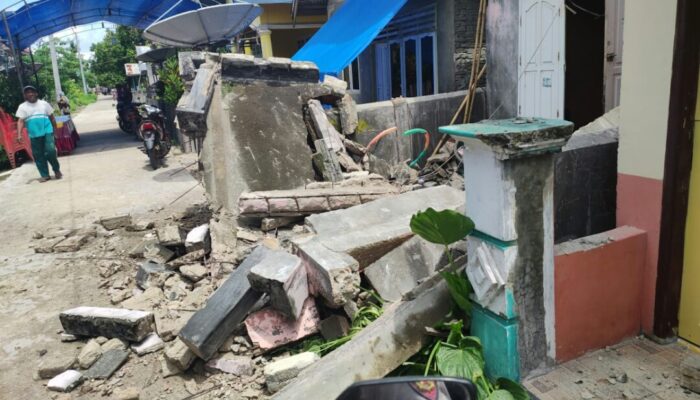 Ratusan Rumah Rusak Paska Gempabumi M7.4 di Flores Timur