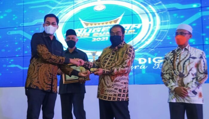 Leonardy Jadi Tokoh Inspiratif di Anugerah KPID Sumbar