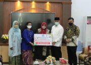 Raudha Thaib Diberi Anugerah Kebudayaan Indonesia 2021