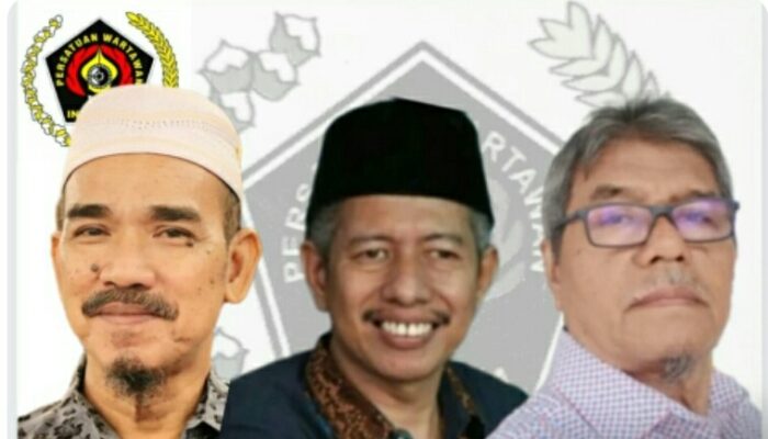 Tiga Wartawan Senior Sumbar Menerima PCNO PWI