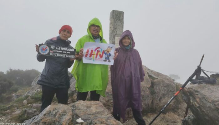 Di Puncak Gunung Latimojong HPN 2022 di Kumandangkan