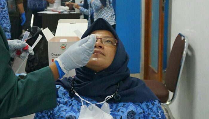 125 Pegawai Dinas Kominfotik Sumbar di Swab PCR