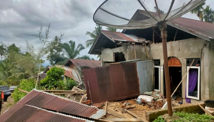 Kepala BNPB Tinjau Korban Gempa Sampaikan 3 Pesan Presiden