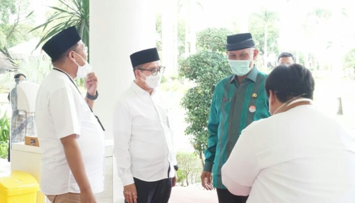 Untuk Gempa Pasaman, BSI Serahkan Bantuan ke Gubernur