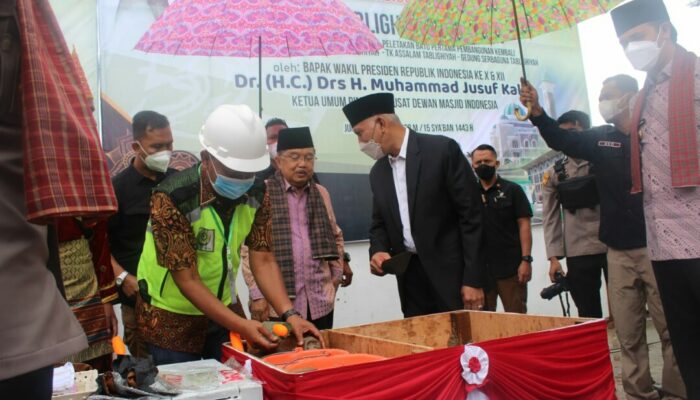 Jusuf Kalla Resmikan Masjid yang Diresmikan Juga Oleh Bung Hatta