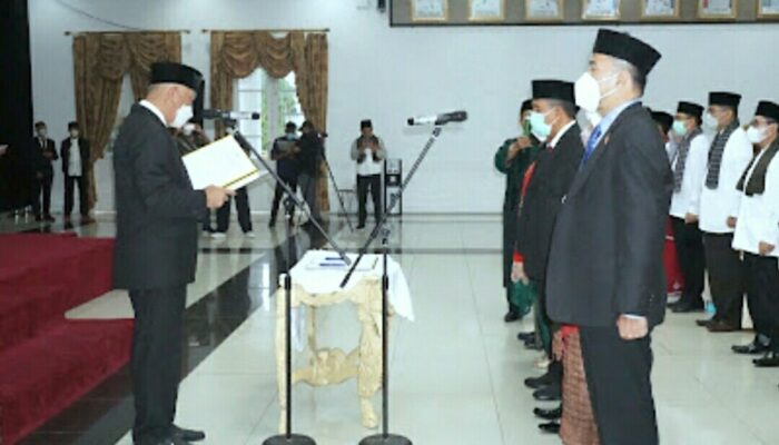 Gubernur Mahyeldi Lantik Enam Pejabat Pimpinan Tinggi Pratama