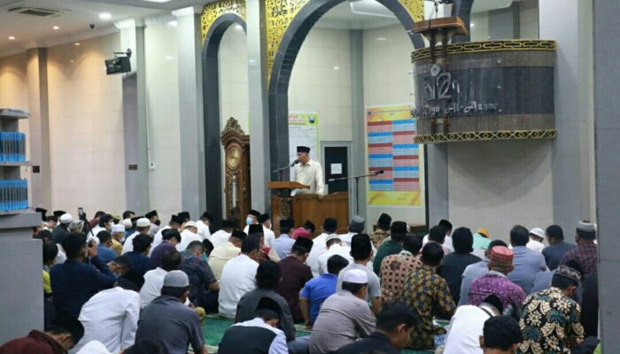Safari Ramadhan, Gubernur Sumbar Beri Tausiyah di Masjid Al-Azhar UNP
