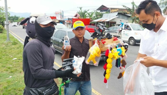 Ramadhan, Briptu Fandri Irawan Sisihkan Gaji Buat Berbagi