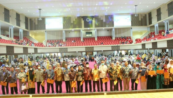 UNP Gelar Pelepasan 149 Orang Purnabakti Dosen dan Tendik