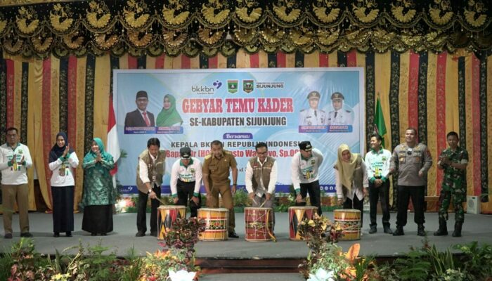 Kepala BKKBN, Hasto Wardoyo Saksikan Komitmen Turunkan Stunting di Sijunjung