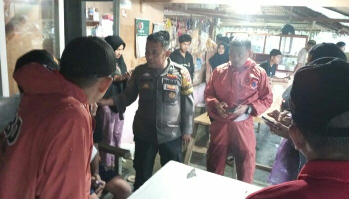 Mandi Sungai, 3 dari 4 Pelajar SMK 5 Padang Hanyut Dibawa Arus