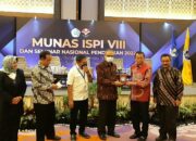 Rektor UNP Jadi Pembicara dalam Seminar Nasional di Bandung