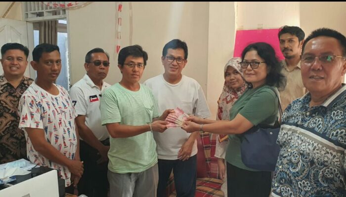 Toako Gunawan Bantu UKM di Pondok Pengusaha Kerupuk Jengkol