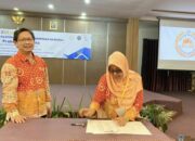 Dekan FIS UNP Tanda Tangani MoU pada Raker FORDEKIS 2022