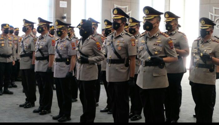 Polda Sumbar Sertijab Kabid Humas dan Tujuh Kapolres sejajaran