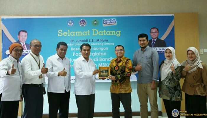 UNILAK Pekanbaru Studi Banding Pelaksanaan MBKM di UNP