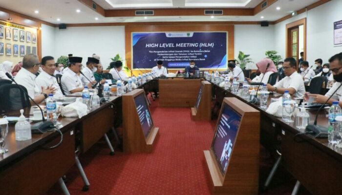 Tekan Laju Inflasi, Pemprov Sumbar Distribusikan KUR dan Bazar