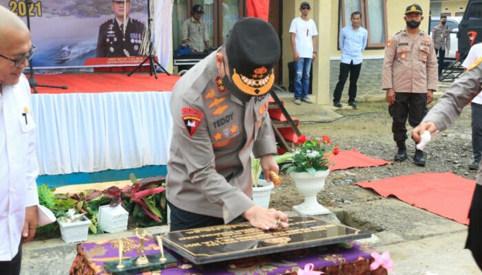 Teddy Minahasa Resmikan Asrama Polres Kep. Mentawai
