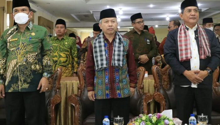 Moderasi Beragama Solusi Keberagamaan & Kebangsaan