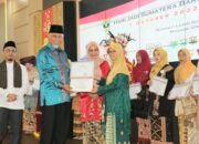Di HUT ke- 77 Pemprov Sumbar Bagi bagi Penghargaan