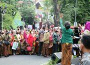 Bersama Ibu Negara, Istri Gubernur & Wagub Sumbar Ikuti Hari Batik Nasional