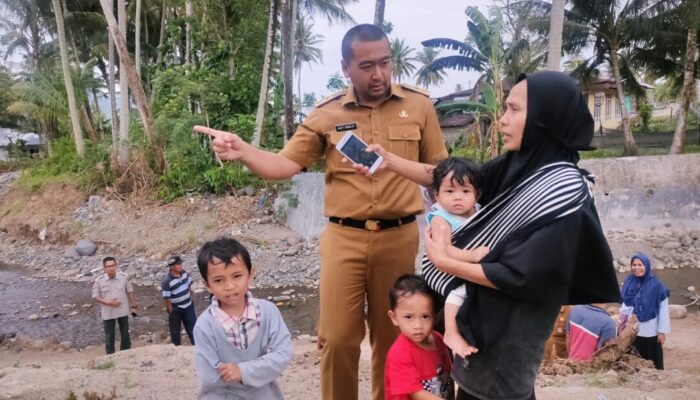 Wagub Sumbar Kunjungi Korban Banjir Bandang Koto Sani