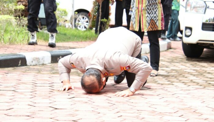 Tiba di BIM Kapolda Suharyono Melakukan Sujud Syukur