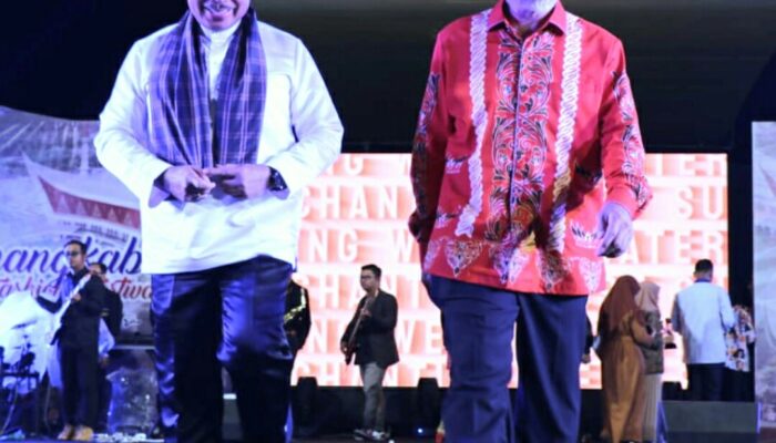 Minangkabau Fashion Festival Angkat Karya Kearifan Lokal Sumbar
