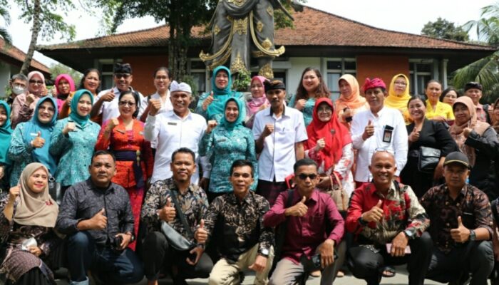 Kader Posyandu Sumbar, Kunjungi Posyandu Merak Desa Bona Bali