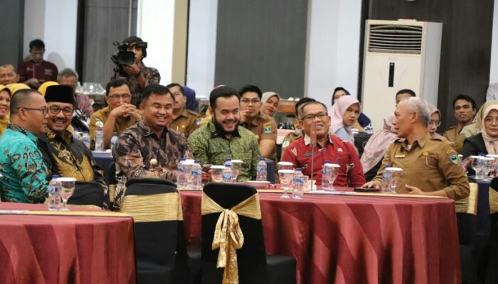 Penganugerahan Badan Publik dan Achievement Motivation KI Sumbar Meriah