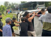 Mobil Pangangkut Uang ATM Terguling di Gasan Pariaman
