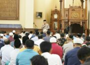 Kapolda Sumbar Tampung Curhat Warga saat Jumatan