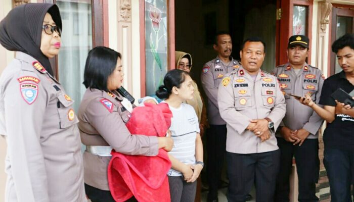 Terlantar, Polres Pariaman Bantu Melisa ke Sulawesi Utara