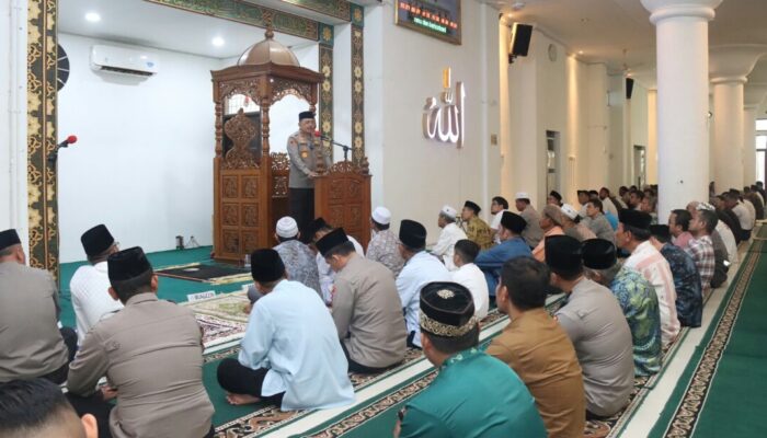 Kapolda Sumbar ‘Jumat Curhat’ di Mesjid Nurul Iman
