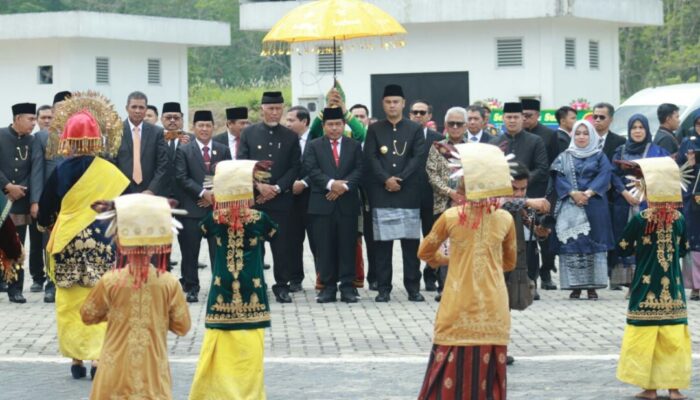 Gubernur Puji Capaian Pembangunan Kabupaten Sinjunjung