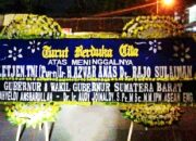 Almarhum Azwar Anas di Makam kan di Kalibata