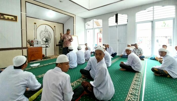 Kamesworo: Mereka hanya tersesat, Pesantren Jalan Bertobat