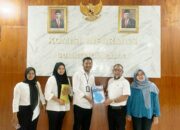 Kominfo Dharmasraya Serahkan Laporan KIP 2022 ke KI Sumbar