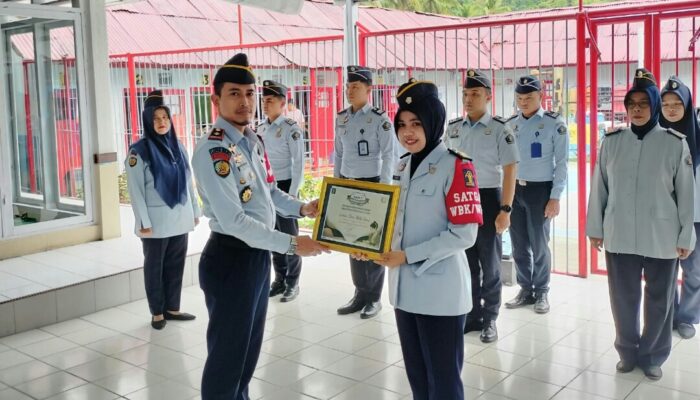 Hari Kartini, Lapas Suliki Beri Penghargaan 7 Pegawai Wanita